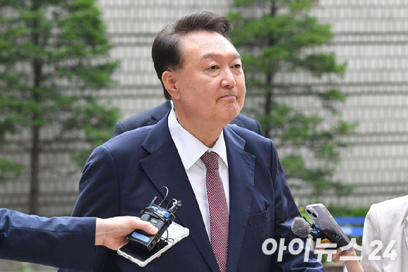 윤석열 전 대통령 탄핵 심판 사건 변호를 맡았던 김계리 변호사가 페이스북에서 윤 전 대통령과의 인연에 대해 언급했다. [사진=김계리 페이스북]