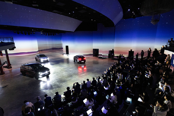 파브리스 캄볼리브 르노그룹 최고 성장 책임자&middot;르노 브랜드 CEO가 지난 13일 서울 광진구 그랜드 워커힐에서 진행한 '필랑트' 공개 행사에서 발표하고 있다. [사진=르노코리아]