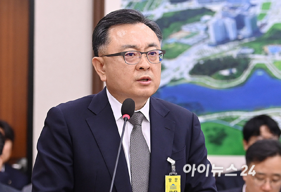 김성보 서울시장 권한 대행이 20일 국회 국토교통위원회에서 열린 GTX-A 삼성역 공사 현장 철근 누락 관련 현안 질의에서 의원 질의에 답변하고 있다. [사진=곽영래 기자]