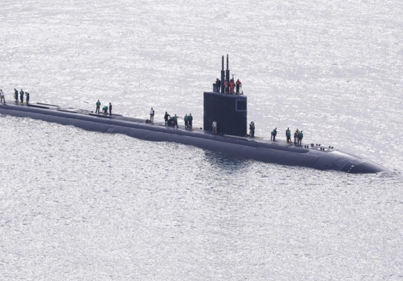 지난 23일 부산 해군작전기지에 미 해군 핵 추진 잠수함(SSN) 그린빌함이 입항하고 있다. [사진=연합뉴스]