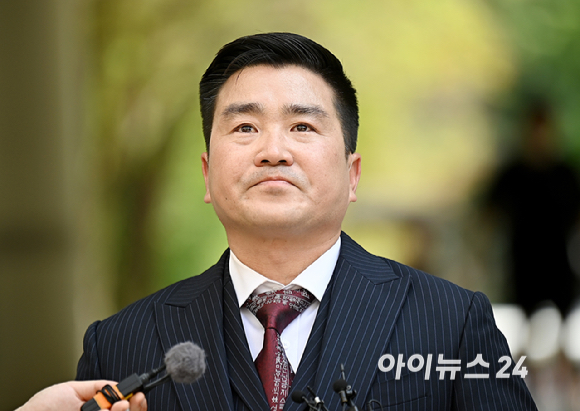 12&middot;3 비상계엄 직후 병력을 이끌고 국회로 출동한 혐의로 재판에 넘겨진 김현태 전 707특임단장이 27일 오후 서울중앙지방법원에서 열린 1심 선고 공판에 출석하고 있다. [사진=곽영래 기자]