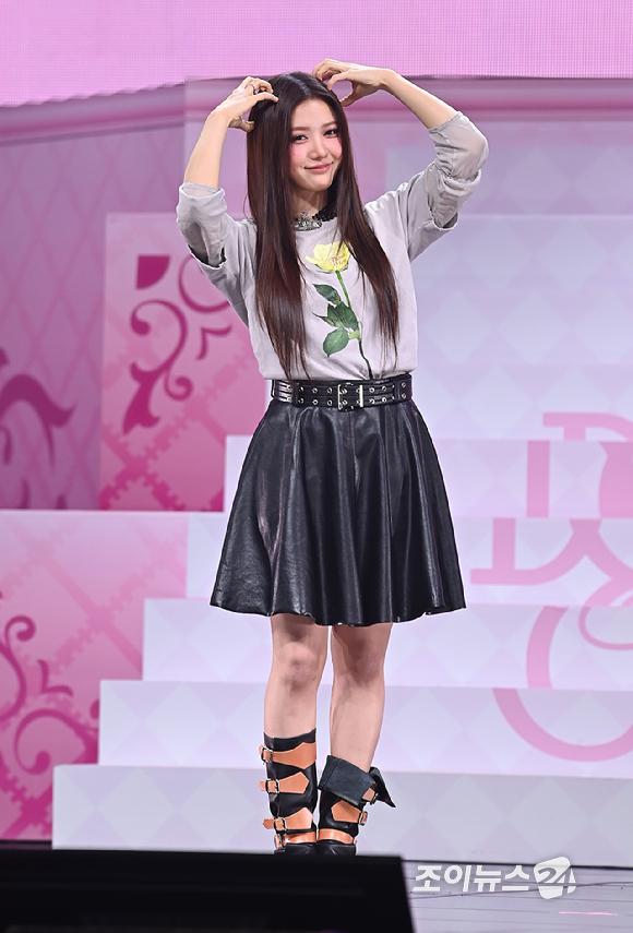 걸그룹 Baby DONT Cry(베이비돈크라이) 쿠미가 24일 오후 서울 용산구 블루스퀘어에서 열린 첫 미니 앨범 'AFTER CRY'(애프터 크라이) 컴백 쇼케이스에서 포토타임을 갖고 있다. [사진=곽영래 기자]