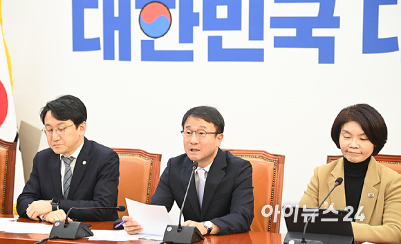 한병도 더불어민주당 원내대표가 22일 서울 여의도 국회에서 열린 정책조정회의에서 모두 발언을 하고 있다. [사진=곽영래 기자]