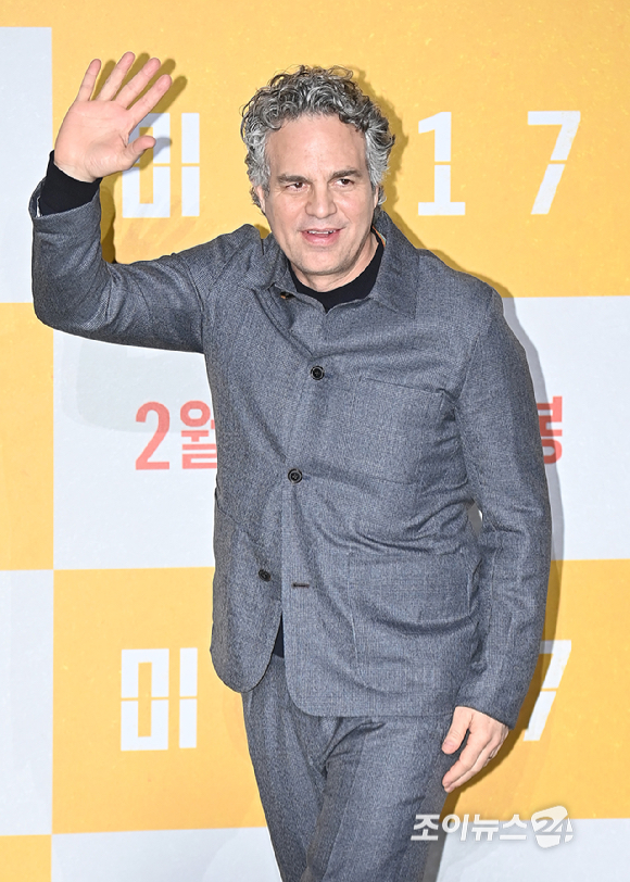 영화배우 마크 러팔로가 20일 오전 서울 강남구 메가박스 코엑스에서 열린 영화 '미키 17' 내한 기자간담회에서 포토타임을 갖고 있다. [사진=곽영래 기자]