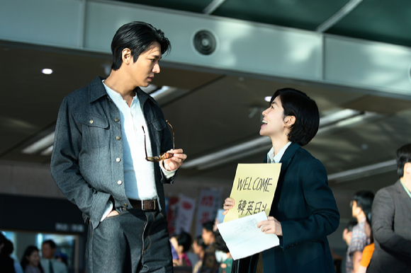 배우 이민호가 영화 '암살자(들)' 인터뷰에 앞서 포즈를 취하고 있다. [사진=(주)하이브미디어코프]