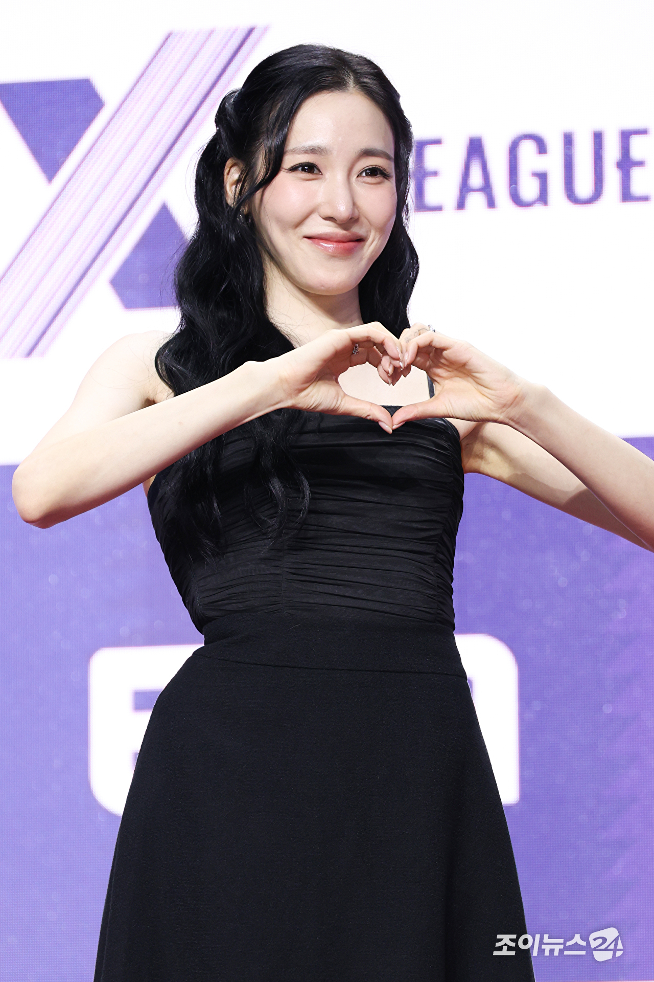 그룹 소녀시대 티파니영이 30일 오전 서울 마포구 상암동 큐브컨벤션센터에서 진행된 ENA 신규 예능프로그램 '엑스 더 리그(X THE LEAGUE)' 제작발표회에 참석해 포즈를 취하고 있다. [사진=문수지 기자]