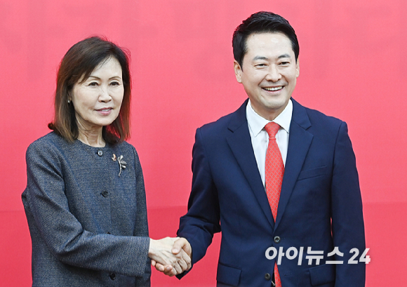 장동혁 국민의힘 당대표가 15일 서울 여의도 국회에서 미셸 스틸 주한미국대사를 접견하고 있다. [사진=곽영래 기자]
