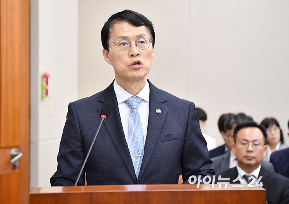 최원호 원자력안전위원회 위원장이 16일 국회 과학기술정보방송통신위원회에서 열린 2025년도 국정감사에서 인사말을 하고 있다. [사진=곽영래 기자]