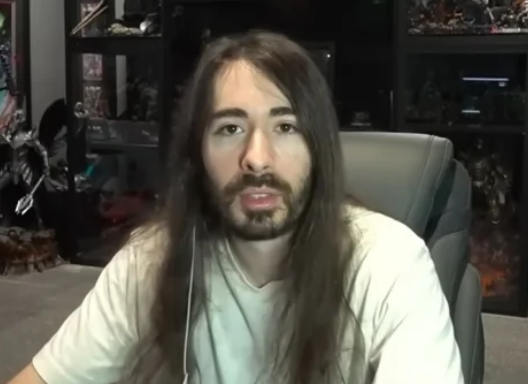 미국의 인기 유튜버 찰리 화이트 주니어가 자신에 대한 후원을 중단해달라고 구독자들에게 호소했다. 사진은 해당 유튜버. [사진=유튜브 @penguinz0]