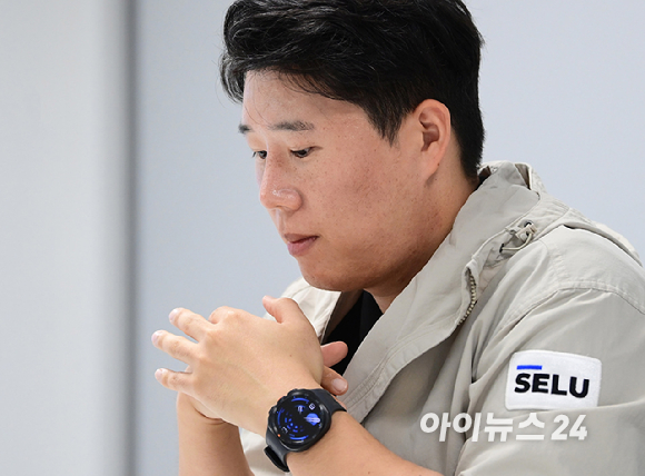 최승호 삼성그룹 초기업노동조합 삼성지부 위원장이 1일 경기도 삼성전자 평택캠퍼스에 위치한 삼성그룹 초기업노동조합 삼성지부 사무실에서 아이뉴스24와 단독 인터뷰를 갖고 있다. [사진=정소희 기자]