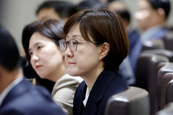 김현지 제1부속실장이 21일 용산 대통령실에서 열린 국무회의에 참석해 있다. 2025.10.21 [사진=연합뉴스]