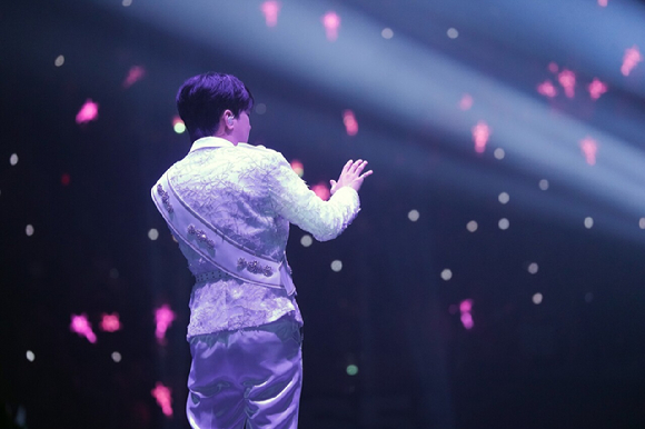 가수 이찬원이 '2025-26 이찬원 콘서트 '찬가 : 찬란한 하루''를 개최하고 팬들을 만나고 있다. [사진=대박기획]