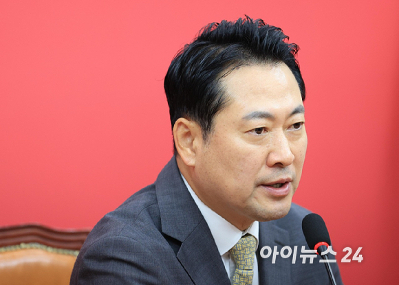 장동혁 국민의힘 신임 당대표가 26일 오전 서울 여의도 국회에서 열린 기자회견에서 발언하고 있다. [사진=곽영래 기자]