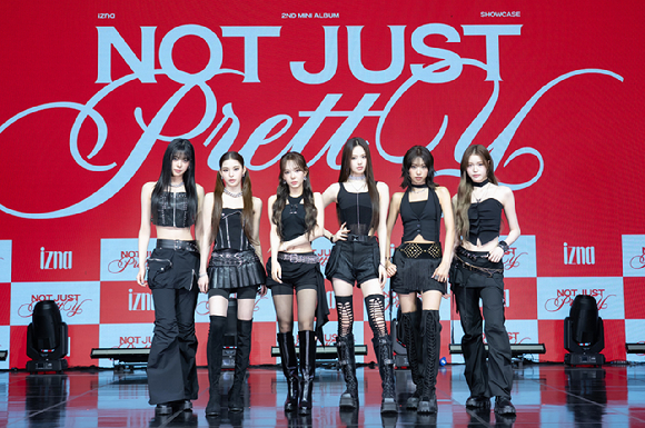 &apos;컴백&apos; 이즈나 &quot;탈퇴 윤지윤, 함께 못해 아쉽지만 서로의 길 응원&quot;