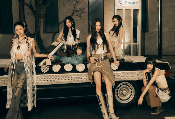 이즈나 단체 콘셉트 포토 [사진=웨이크원]