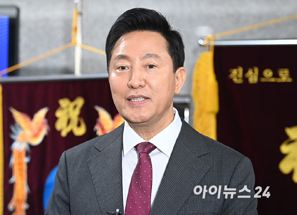 오세훈 서울 시장이 7일 오후 서울 여의도 국회의원회관에서 열린 '지방분권형 헌법 개정 국회 대토론회'를 마치고 브리핑을 하고 있다. [사진=곽영래 기자]