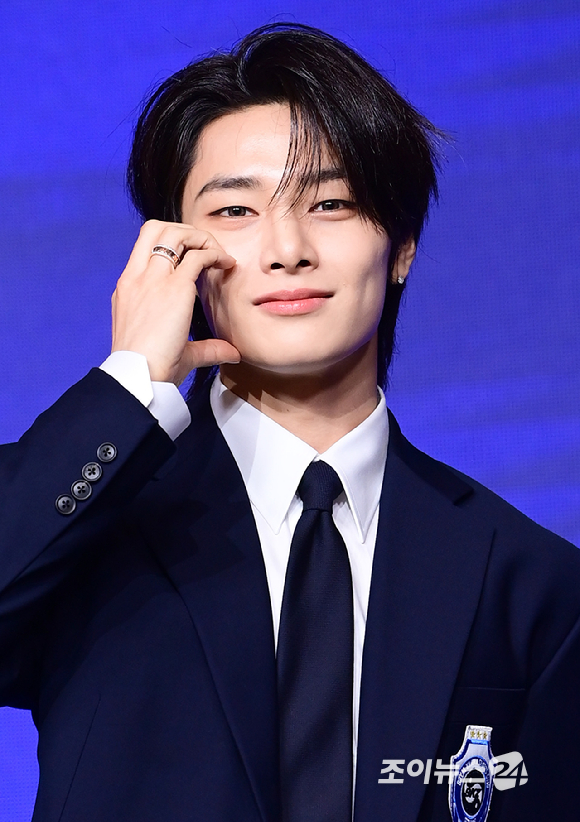 그룹 스트레이키즈 아이엔이&nbsp;22일 오전 서울 영등포구 여의도 콘래드호텔에서 열린&nbsp;스트레이키즈(Stray Kids) 정규 4집 '카르마' 발매 기념 기자간담회에서 포즈를 취하고 있다. [사진=정소희 기자]