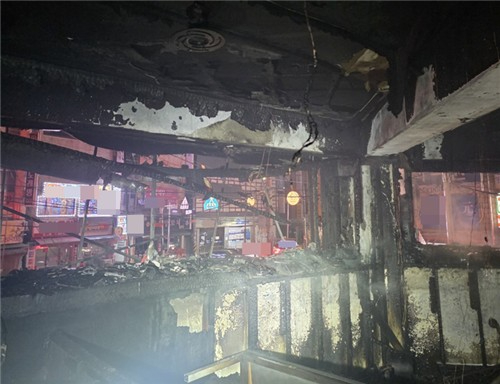 인천 한 라이브 카페에서 불이 나 1명이 심정지 상태에 빠지고 4명이 다쳤다. 사진은 화재 현장. [사진=인천소방본부]