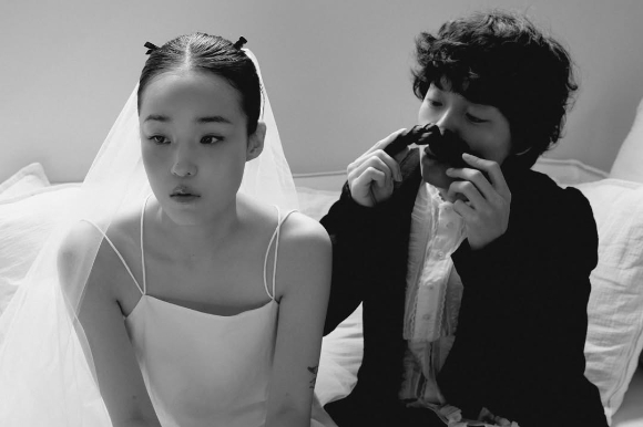 가수 오존, 전주니 웨딩사진이 공개됐다. [사진=CAM ]