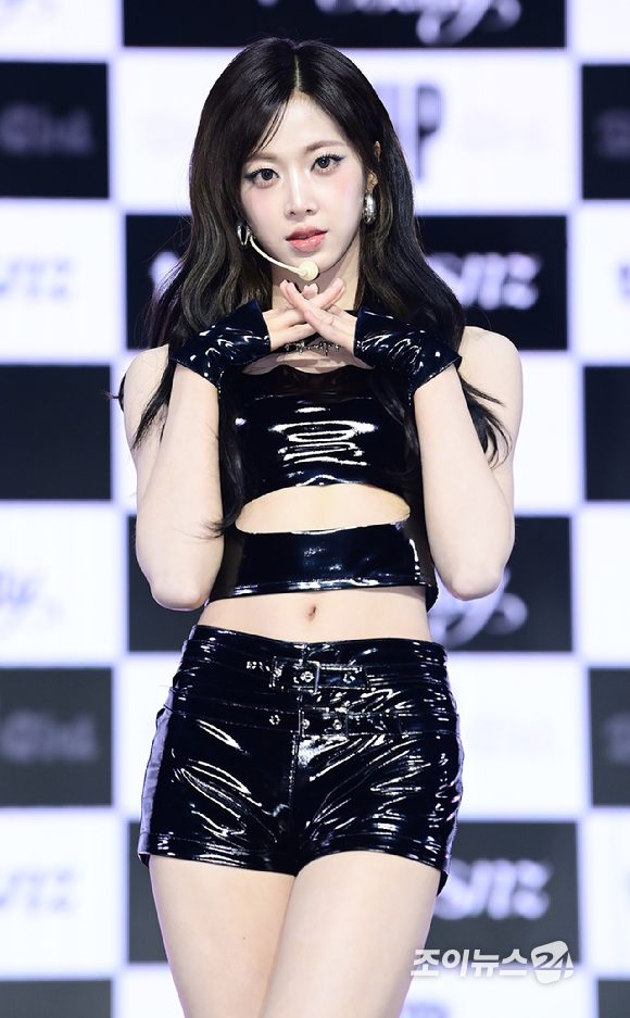 그룹 트리플에스(tripleS) 미소녀즈(msnz) neptune 니엔이 24일 오후 서울 용산구 블루스퀘어에서 열린 새 앨범 '비욘드 뷰티' 발매 기념 쇼케이스에서 포즈를 취하고 있다. [사진=정소희 기자]