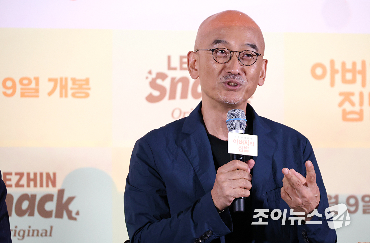 이준익 감독이 3일 오후 서울 송파구 롯데시네마 월드타워점에서 진행된 영화 '아버지의 집밥'(감독 이준익) 언론시사회에 참석해 소감을 말하고 있다. [사진=문수지 기자]