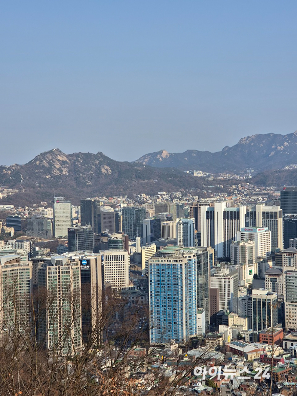 남산 인근에서 바라본 이파트 전경. [사진=김민지 기자]