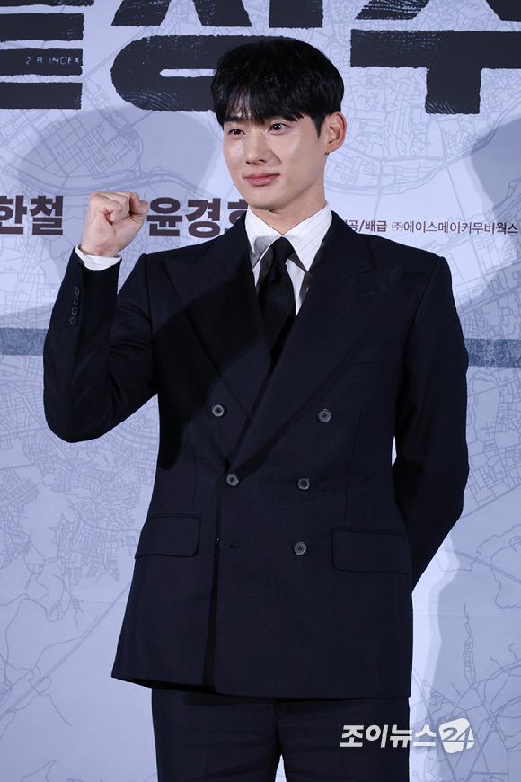 배우 정가람이 9일 오전&nbsp;서울 CGV 용산아이파크몰점에서 열린 영화 '끝장수사'(감독 박철환) 제작보고회에 참석해 포즈를 취하고 있다. [사진=문수지 기자]