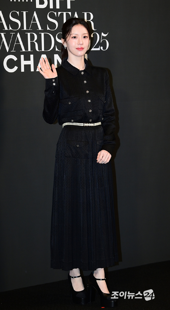 배우 고윤정이 18일 부산 해운대구 중동 파라다이스호텔에서 열린 '2025 마리끌레르 아시아스타어워즈' 포토콜 행사에 참석하고 있다. [사진=정소희 기자]