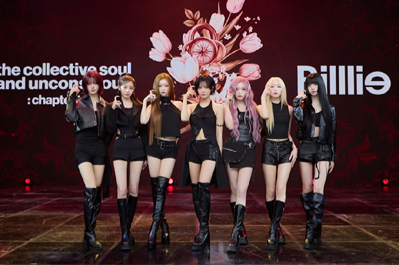 빌리(Billlie)가 6일 오후 서울 마포구 SBS프리즘타워에서 열린 첫 정규앨범 'the collective soul and unconscious: chapter two' 발매 기념 쇼케이스에서 포토타임을 갖고 있다. [사진=미스틱스토리]