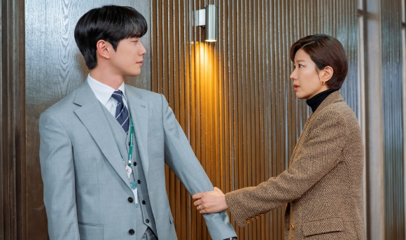 '신입사원 강회장' 이준영, 전혜진·진구에 통쾌 한 방⋯시청률 8.1%
