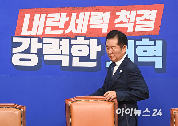 정청래 더불어민주당 당대표가 3일 오전 서울 여의도 국회에서 열린 최고위원회의에 참석하고 있다. [사진=곽영래 기자]