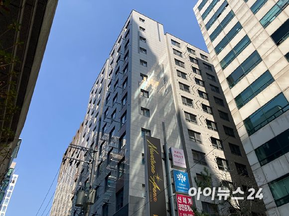 전세 사기 급증 이후 월세화를 겪는 임대차 시장에서 기업형 임대주택이 새로운 주거 대안으로 주목받고 있다. 사진은 전문 운영사가 관리하는 강남구 역삼동의 기업형 임대주택 '위브플레이스 강남역'. [사진=김민지 기자.]