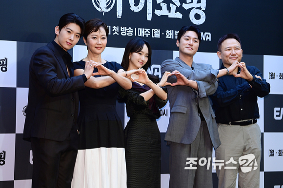 배우 김진영이 21일 오후 서울 마포구 상암동 스탠포드호텔에서 열린 ENA 새 월화드라마 '아이쇼핑' 제작발표회에 참석해 포즈를 취하고 있다. [사진=문수지 기자]