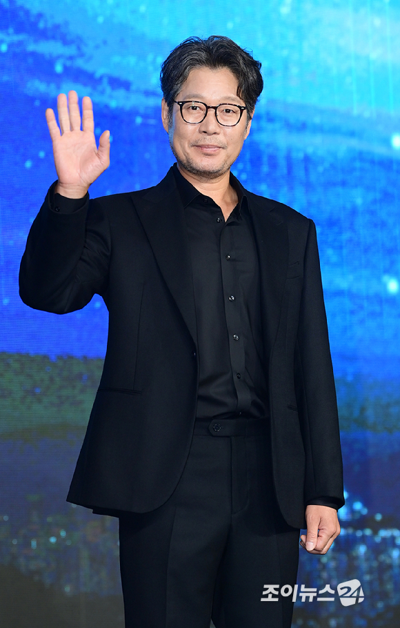 배우 유재명이 2일 오전 서울 종로구 포시즌스 호텔에서 진행된 디즈니 플러스 오리지널 시리즈 '북극성' 제작발표회에 참석하고 있다. [사진=정소희 기자]