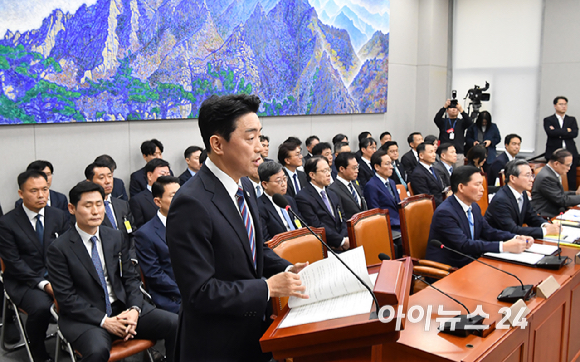 강훈식 대통령 비서실장이 6일 서울 여의도 국회에서 열린 운영위원회의 대통령비서실 등 국정감사에서 업무보고를 하고 있다. [사진=곽영래 기자]