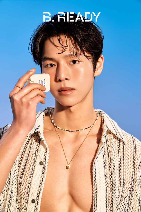 아모레퍼시픽 비레디가 남성 맞춤 신제품 '아웃런 선스틱'을 출시한다. [사진=아모레퍼시픽]