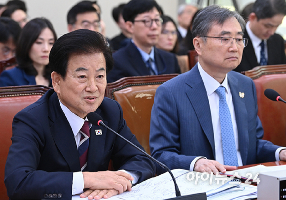 정동영 통일부장관이 28일 서울 여의도 국회에서 열린 외교통일위원회 국정감사에서 질의에 답하고 있다. [사진=곽영래 기자]