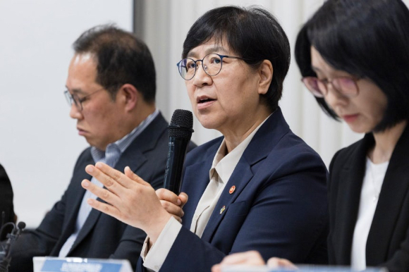 정은경 보건복지부 장관이 11일 출입기자단 간담회에서 발언하고 있다. [사진=보건복지부]