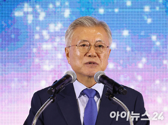 문재인 전 대통령이 지난 9월 19일 경기 파주 캠프그리브스에서 열린 9·19 평양공동선언 7주년 기념식에서 기념사를 하고 있다. [사진=국회사진기자단]