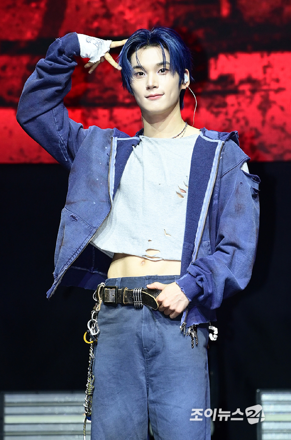 그룹 이븐 박한빈이 20일 서울 영등포구 명화아트홀에서 열린 이븐(EVNNE) 첫 싱글 '뱉어 (Backtalk)' 컴백 쇼케이스에 참석하고 있다. [사진=정소희 기자]