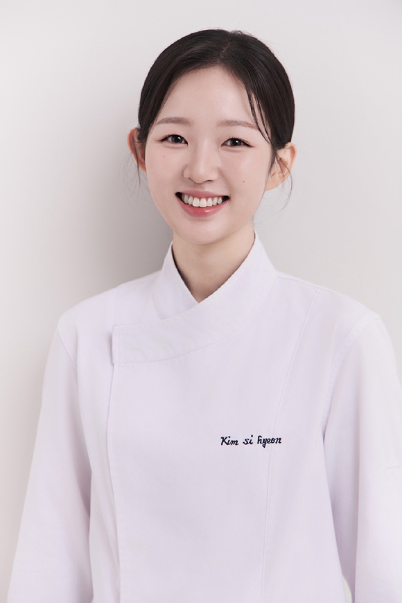 BBQ 뿜치킹 브랜드 모델로 발탁된 '아기 맹수' 김시현 셰프. [사진=BBQ]