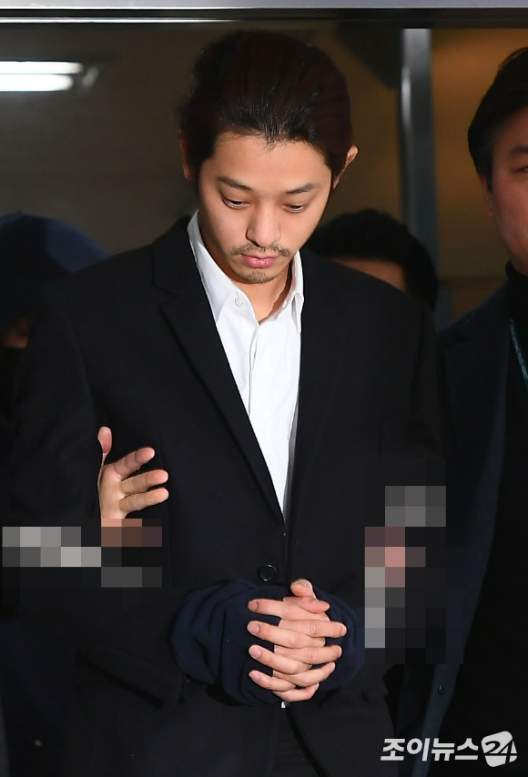 성관계 동영상을 불법 촬영하고 유포한 혐의를 받고있는 가수 정준영이 서울 경운동 종로경찰서에서 검찰로 송치되고 있다. [사진=조이뉴스 포토DB]