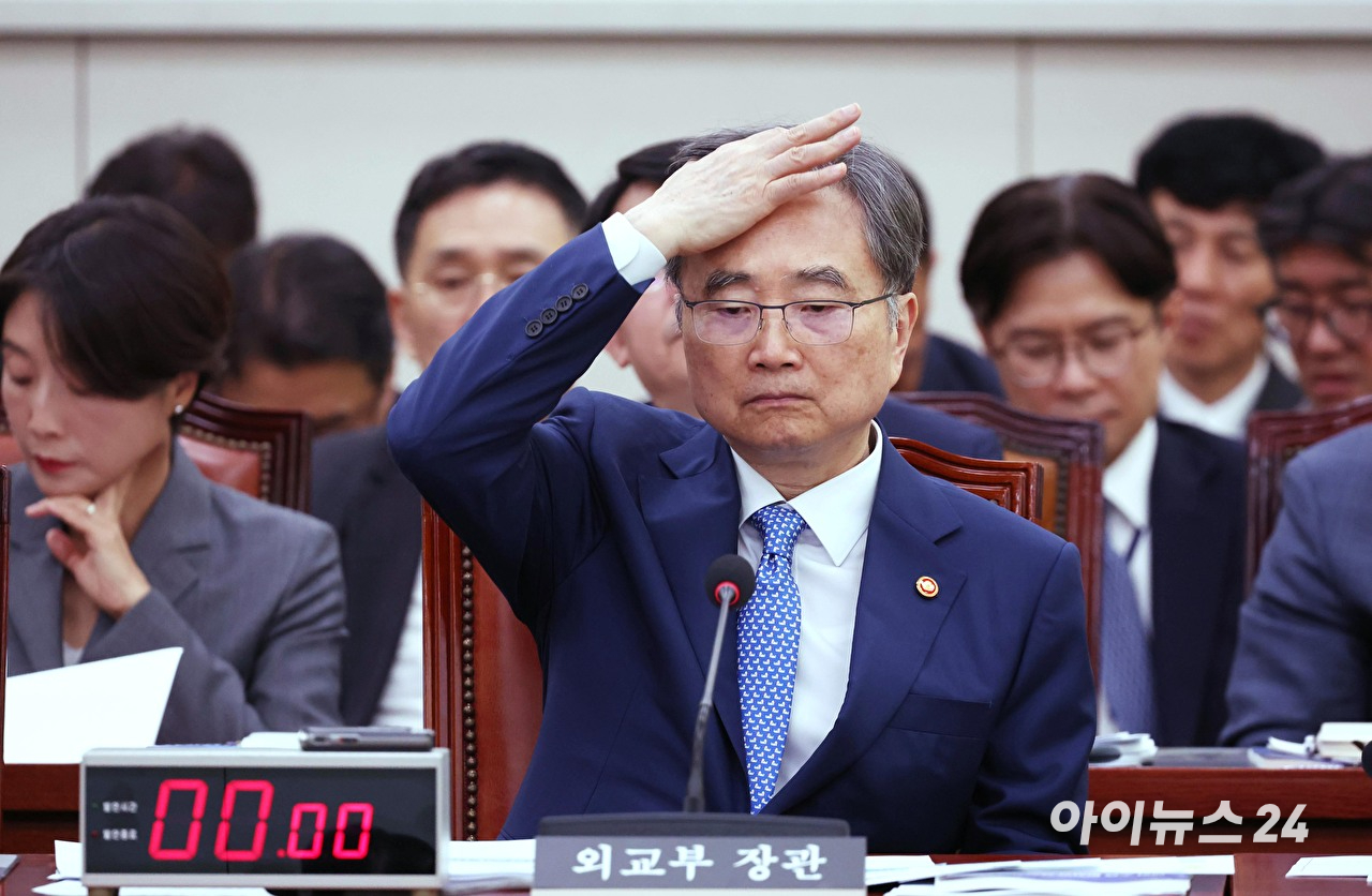 조현 외교부 장관이 6일 서울 여의도 국회에서 열린 외교통일위원회의 외교부 등에 대한 국정감사에 출석하고 있다. [사진=곽영래 기자]