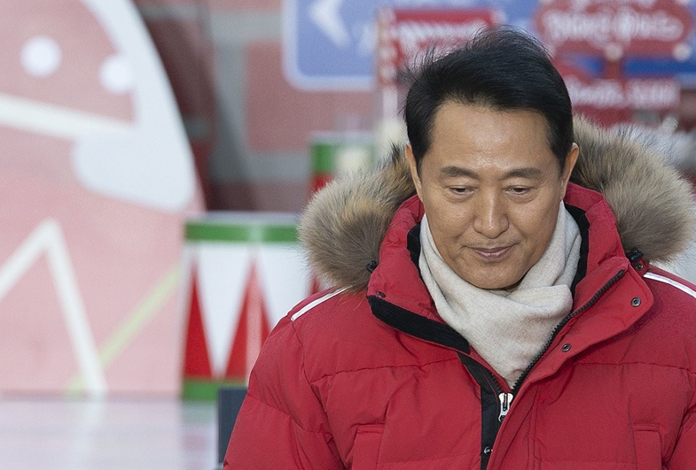 '명태균 여론조사 의혹'을 수사하는 민중기 특별검사팀이 오세훈 서울시장을 정치자금법 위반 혐의로 불구속 기소한 1일 오 서울 시장이 사랑의온도탑 점등식에 참석해 있다. 2025.12.1 [사진=연합뉴스]