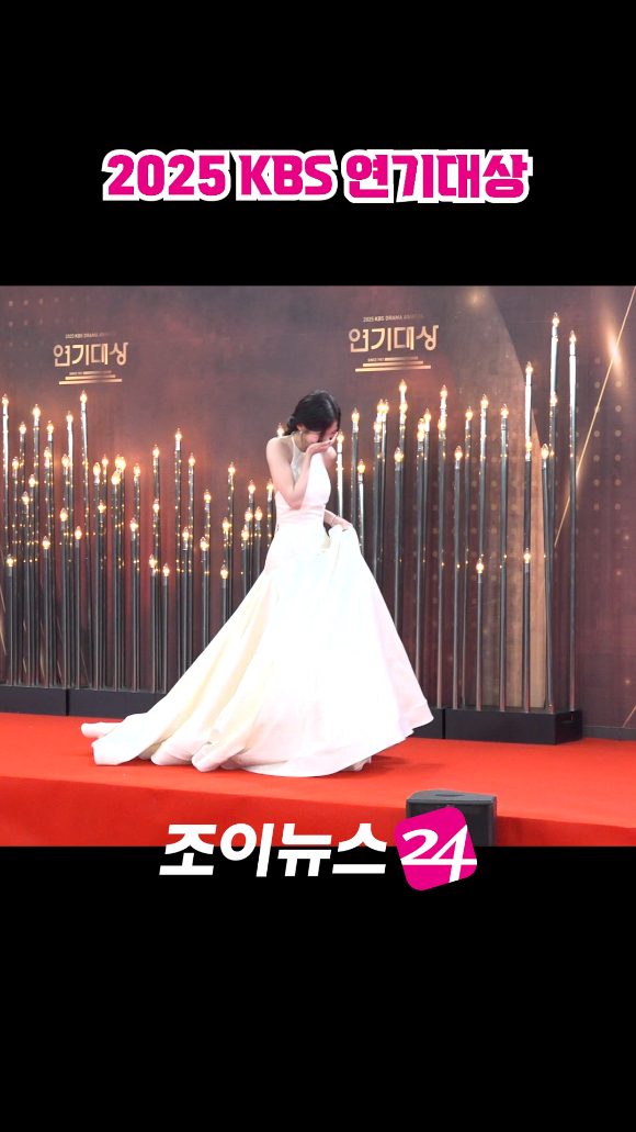 그룹 오마이걸 아린이 31일 오후 서울 여의도 KBS에서 열린 '2025 KBS 연기대상' 레드카펫 포토월 행사에 참석하고 있다. [사진=문수지 기자]