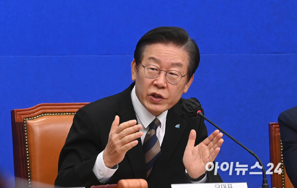이재명 더불어민주당 대표가 14일 서울 여의도 국회에서 열린 최고위원회의에서 모두발언을 하고 있다. [사진=김성진 기자]