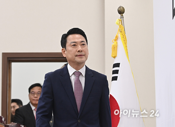 장동혁 국민의힘 대표가 23일 서울 여의도 국회에서 열린 최고위원회의에 참석하고 있다. [사진=곽영래 기자]