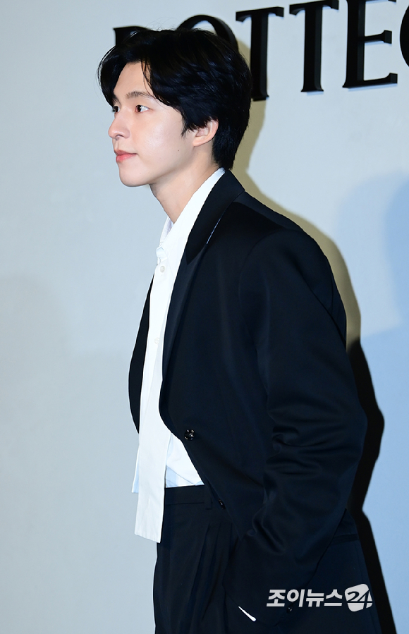 배우 홍경이 28일 오후 서울 성동구 성수동 에스팩토리D동에서 열린 보테가 베네타 2026 여름 프라이빗 뷰 포토콜 행사에 참석하고 있다. [사진=정소희 기자]