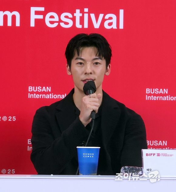 배우 안젤라 유엔이 제30회 부산국제영화제 초청작 '타년타일' 기자간담회에서 질의응답에 응하고 있다. [사진=조이뉴스24 DB]