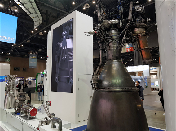 2021 대한민국 과학기술 대전이 지난 22일부터 24일까지 일산 KINTEX에서 열렸다. '국가필수전략기술관'에서는 글로벌 기술패권 시대의 국가경쟁력을 좌우할 필수전략기술 10개를 소개했다. [사진=한국과학창의재단]